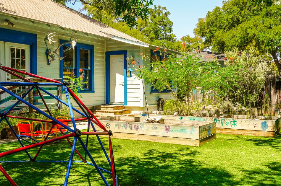 How Artificial Turf Performs In Heavy Foot Traffic Areas In San Antonio